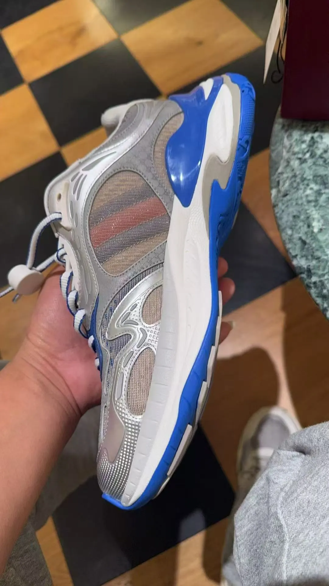 [G Home] P:920💰 Men’s size comes out first Size: 39-45 (45 customized) 2025Gucci series 2.0 sports shoes are made with heavy investment❤️‍🔥❤️‍🔥❤️‍🔥Renewed interpretation of the brand's iconic striped webbing elements😍😍When retro genes collide with futuristic design🎊🎊This new pair of Gucci shoes directly reaches the trend threshold💥 ✔️Color combination of caron contrast + classic stripes, GG reflective piping, visual impact, and comes with a high-light filter for street use ✔️ The structure is made of multi-layer splicing of different materials, mesh is breathable, leather is shaped, and the outsole is made of EVA foam and TPU. 😍😍😍Fashion and practicality are both online ✔️ Detailed double G midsole + iconic double G lock shoelaces, retro DNA is crazy and restless, and every step is based on the trendy aesthetic ❤️❤️❤��❤️